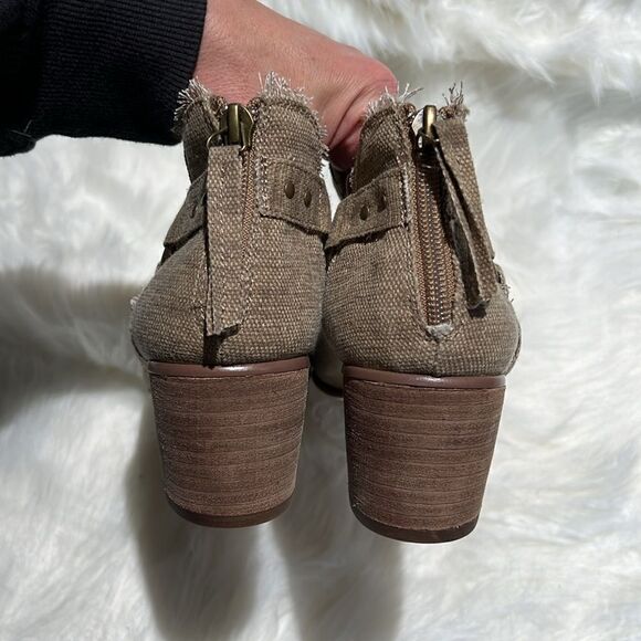 VERY G SOLANGE PEEP TOE BOOTIE.  Size 8.5.  B71 - Picture 8 of 9